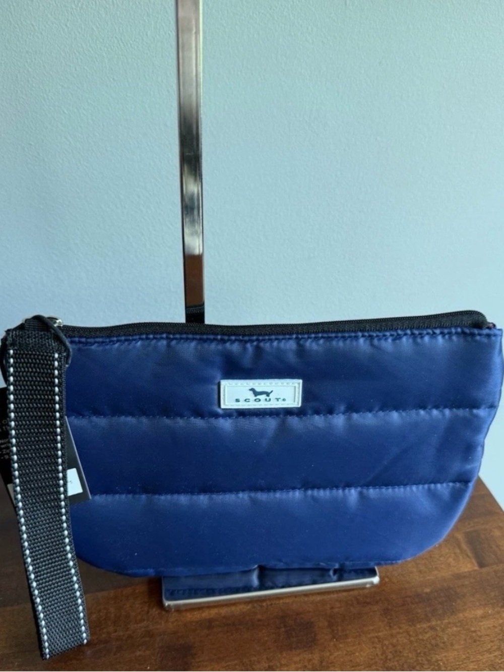 Scout Roamy Wristlet Navy Puffer
